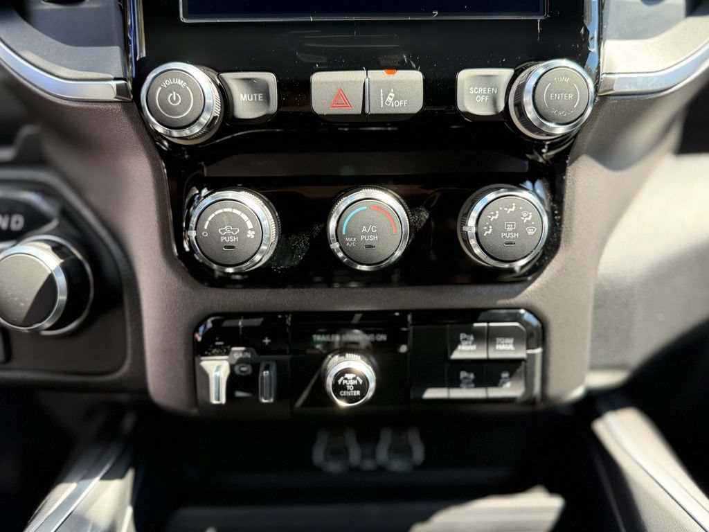 New 2026 RAM 1500 Express AWD/4WD image 26