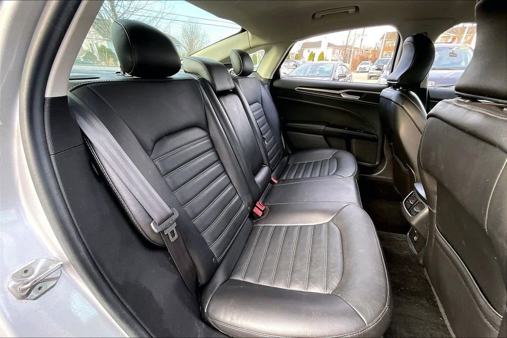 Used 2015 Ford Fusion SE w/ Equipment Group 202A image 29