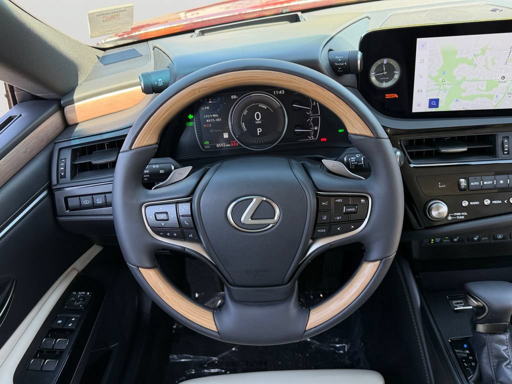 Used 2024 Lexus ES 300h w/ Technology Package FWD image 16