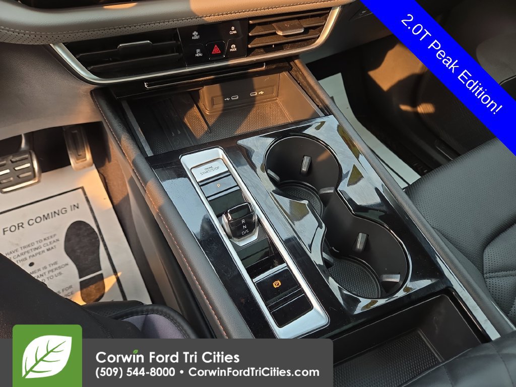Used 2025 Volkswagen Atlas Peak Edition SE AWD/4WD image 21