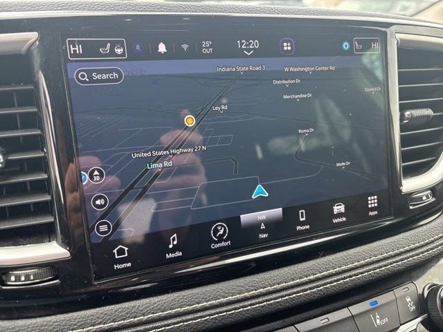 Used 2022 Chrysler Pacifica Touring-L w/ Uconnect Theater Family Group image 23