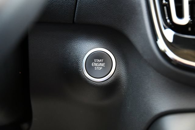 Certified 2026 Volvo XC40 B5 Plus AWD/4WD image 17