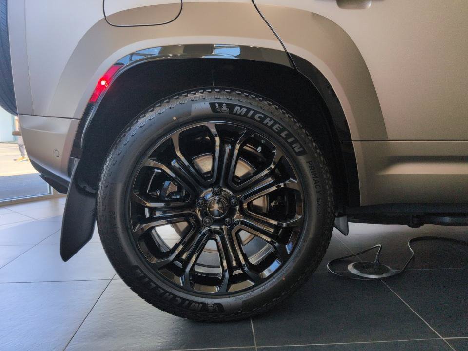 New 2026 Land Rover Defender 110 AWD/4WD image 21