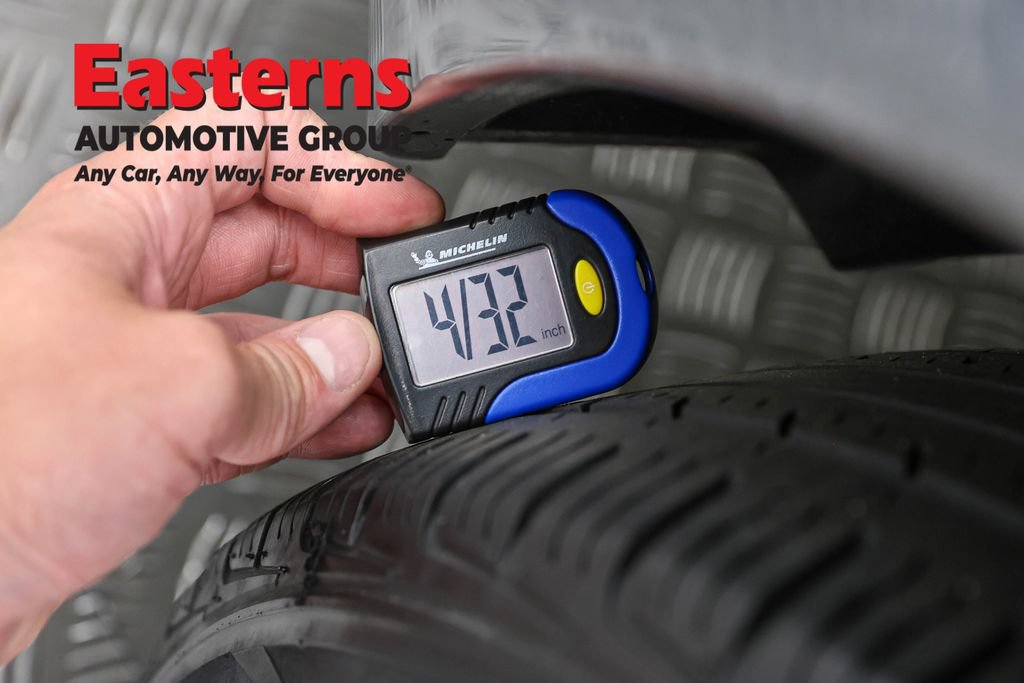 Used 2024 Nissan Versa SV FWD image 28