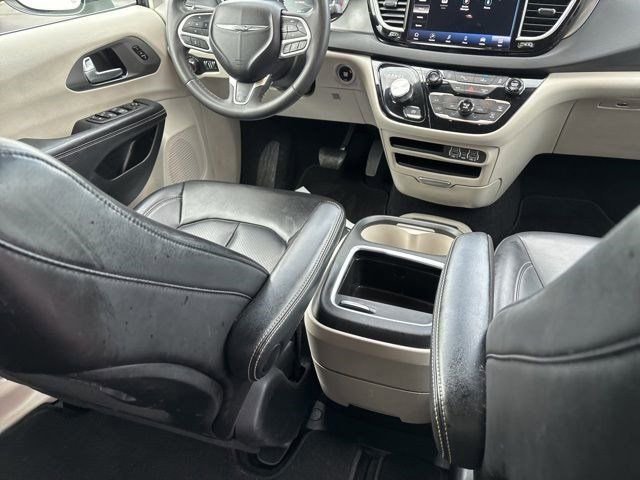 Used 2023 Chrysler Pacifica Touring-L image 38