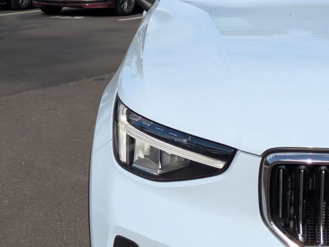 Used 2024 Volvo XC40 B5 Plus image 10