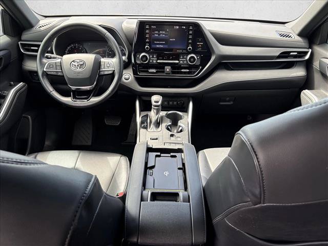 Used 2021 Toyota Highlander XSE FWD image 18
