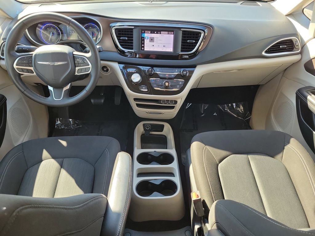 Used 2022 Chrysler Voyager LX image 13