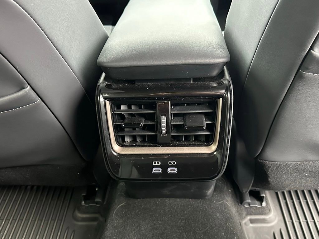 Used 2025 Toyota Crown Signia w/ Advanced Technology Package image 18