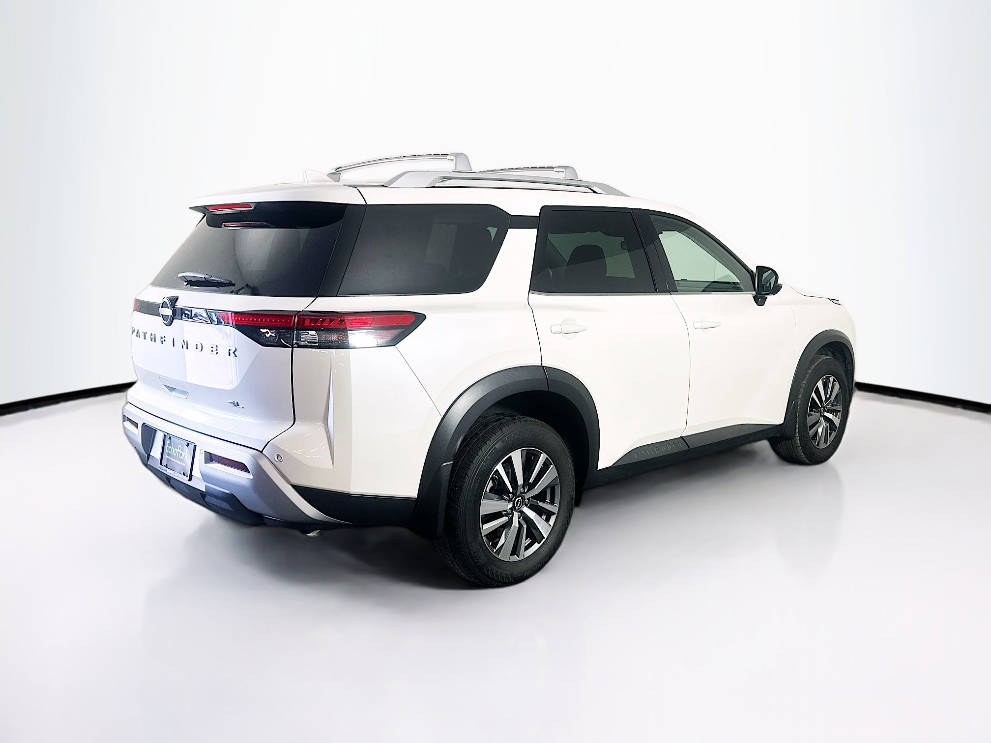 Used 2024 Nissan Pathfinder SL FWD image 9
