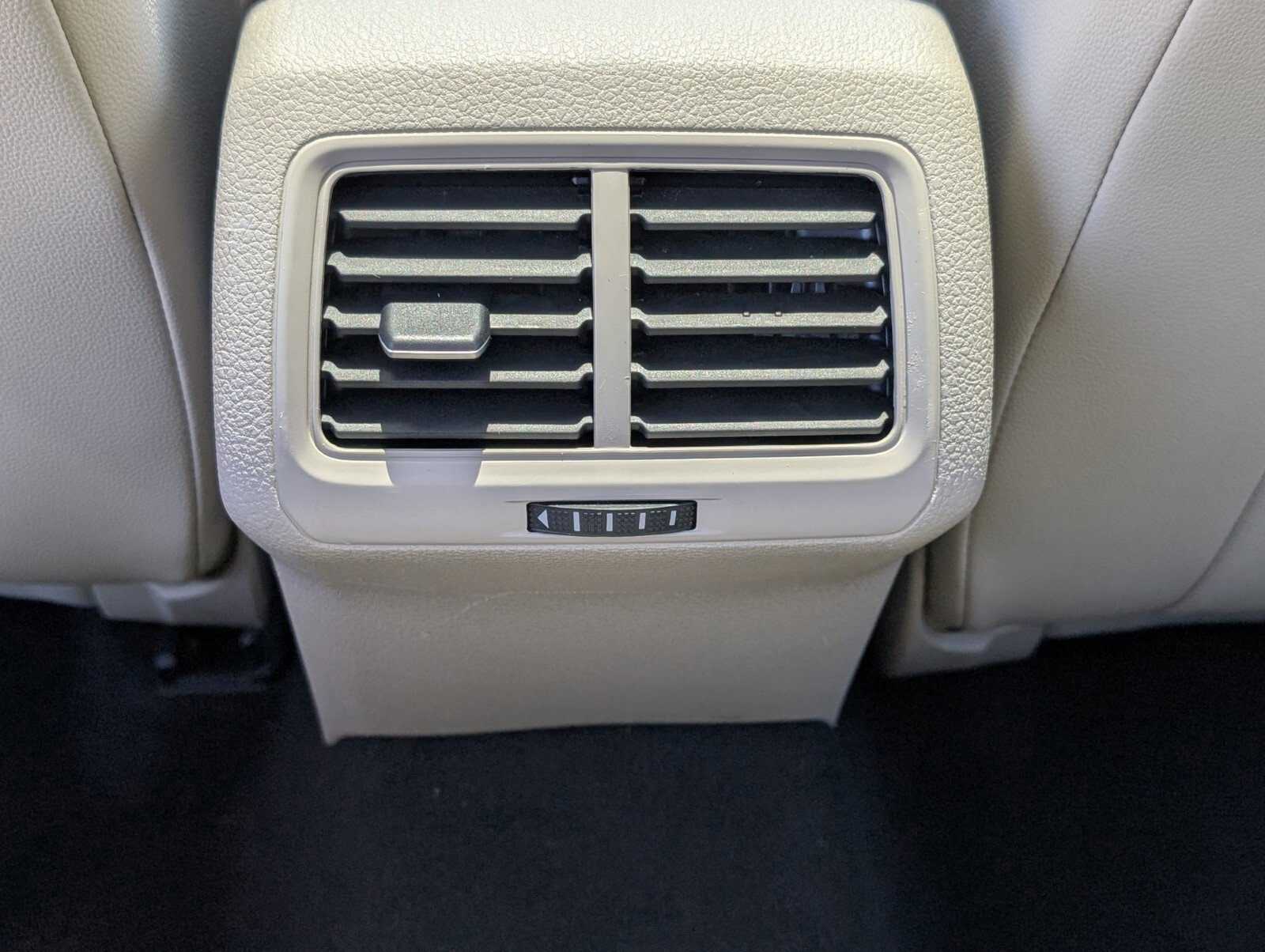 Used 2017 Volkswagen Golf Wolfsburg Edition image 15