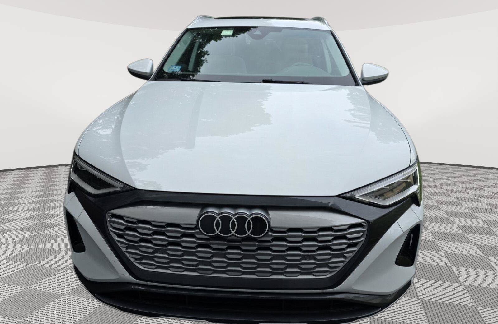 Used 2024 Audi Q8 e-tron Premium Plus w/ Premium Plus Package AWD/4WD image 3