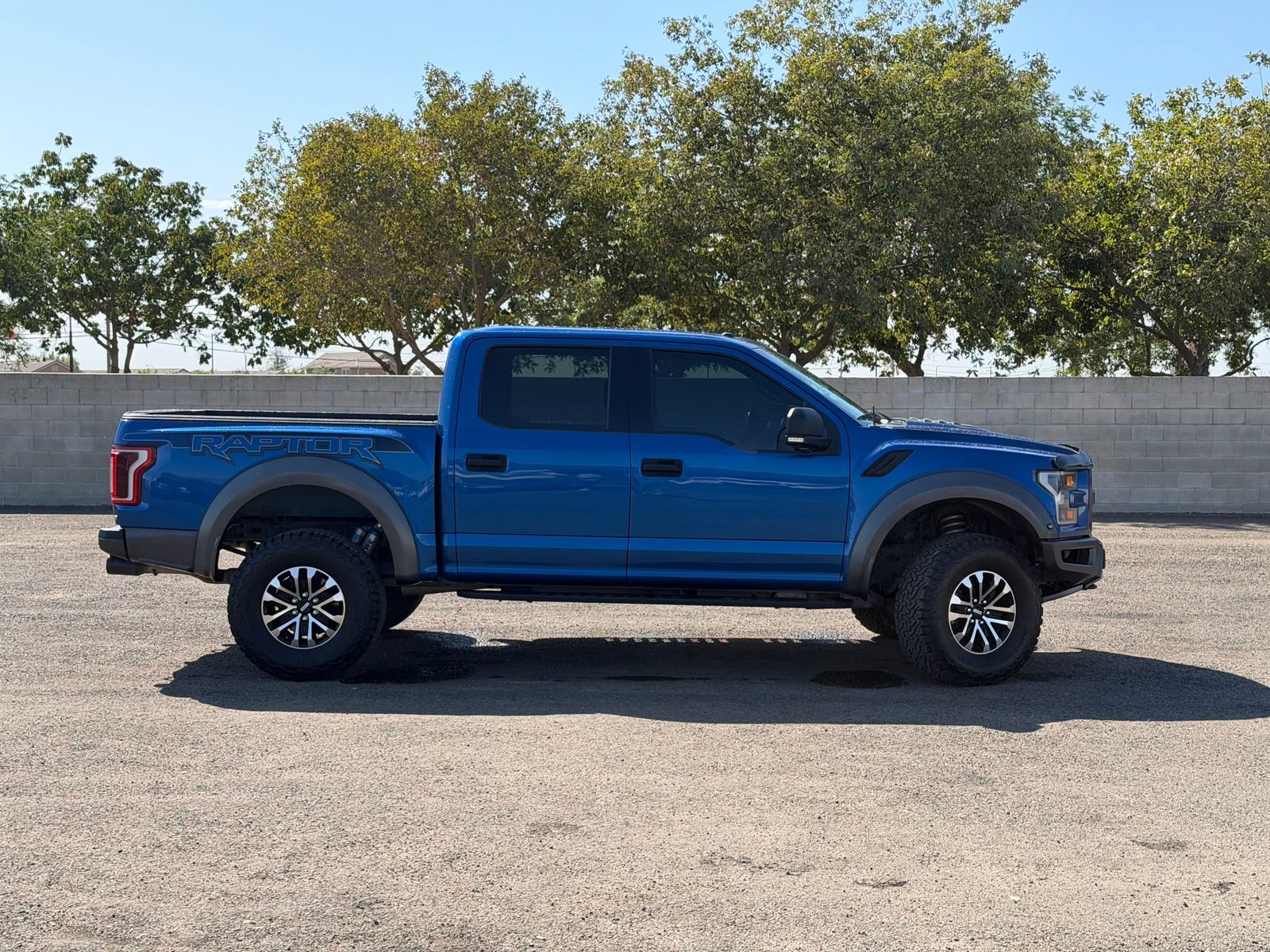 Used 2018 Ford F150 Raptor w/ Equipment Group 801A Mid AWD/4WD video 2