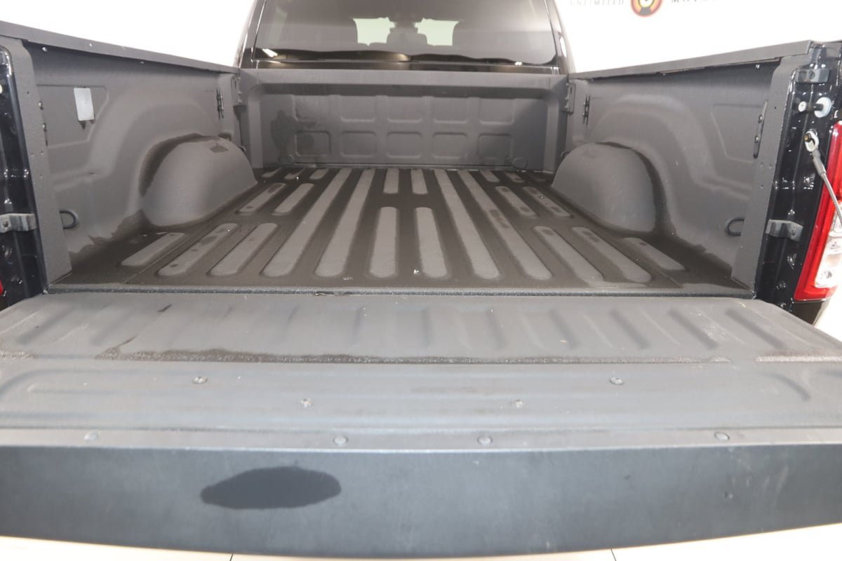 Used 2024 RAM 2500 Big Horn AWD/4WD image 38