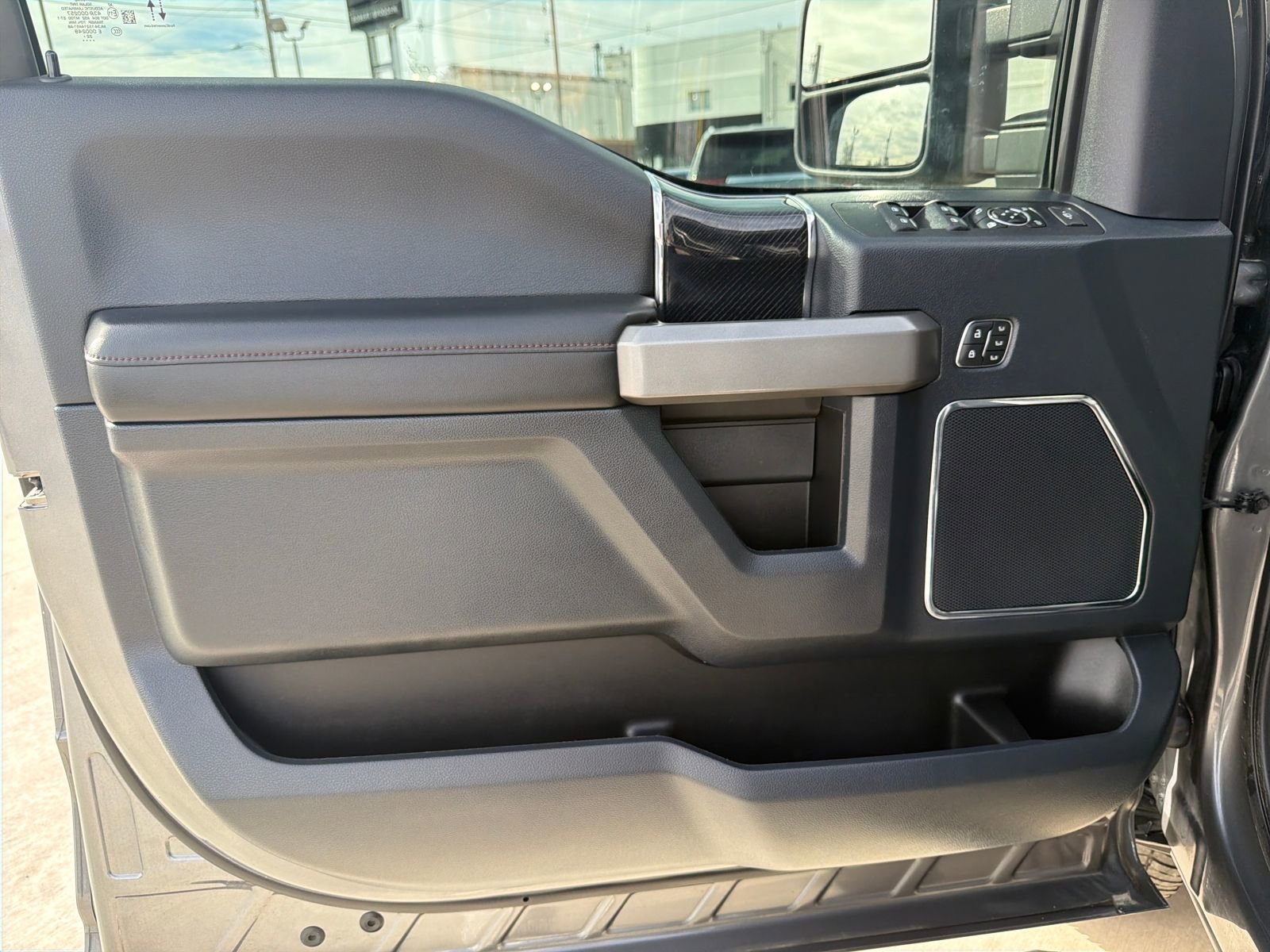 Used 2022 Ford F250 Platinum image 13