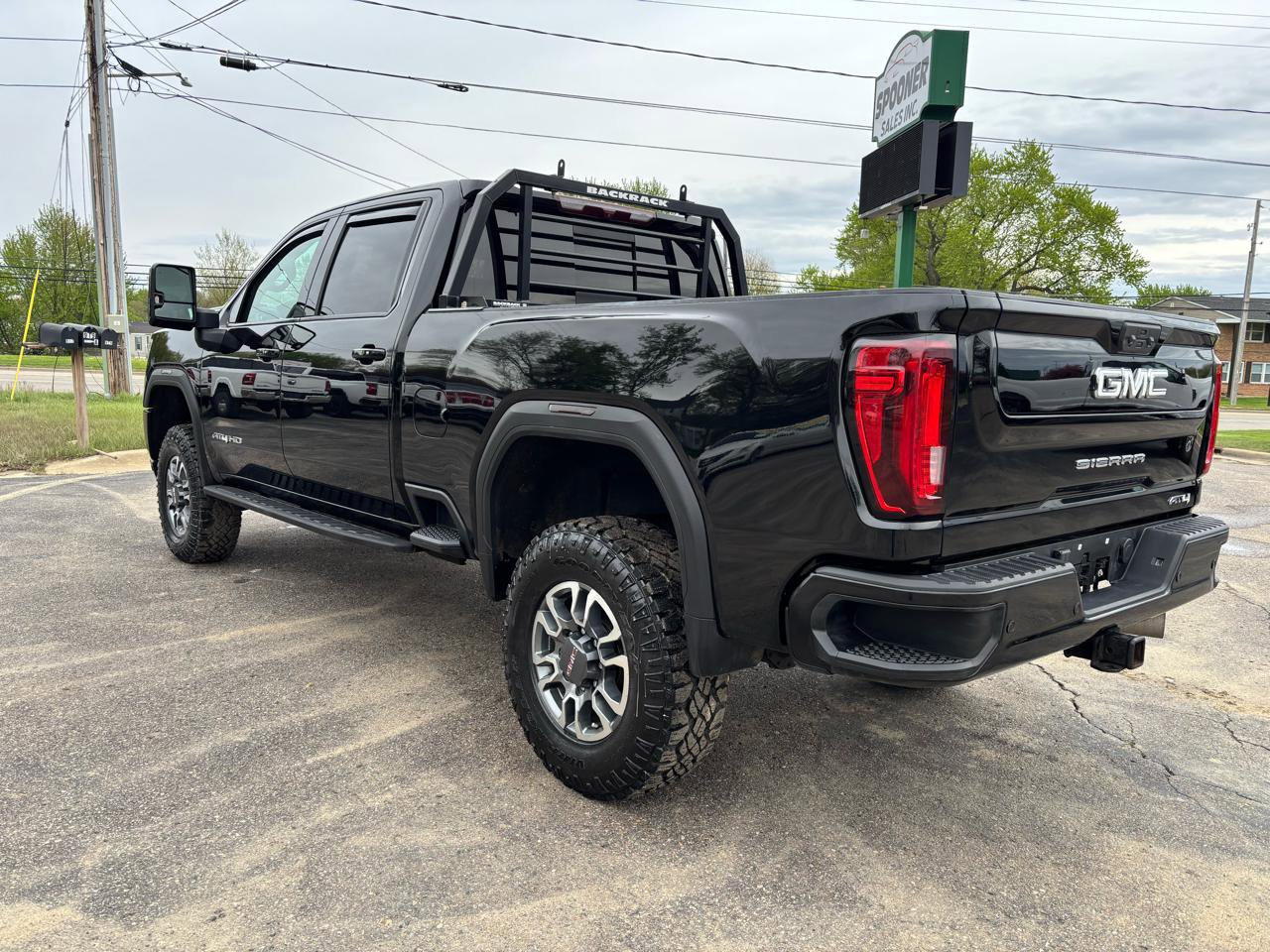 Used 2022 GMC Sierra 3500 AT4 w/ AT4 Preferred Package AWD/4WD image 3