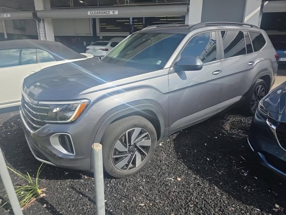 Certified 2024 Volkswagen Atlas SE w/ Panoramic Sunroof Package FWD image 2