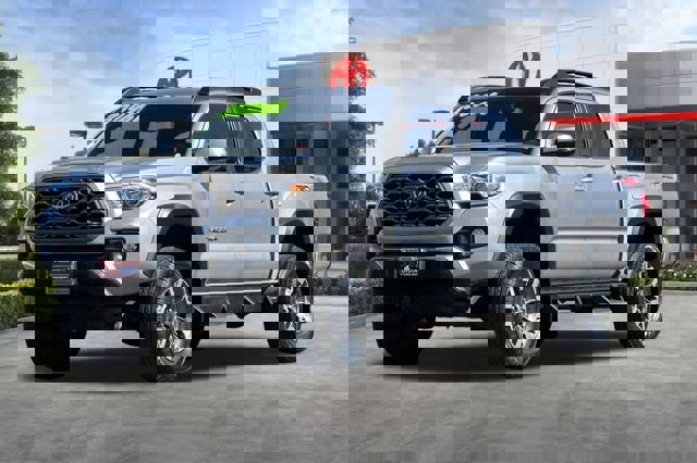 Used 2016 Toyota Tacoma TRD Off-Road w/ Premium & Technology Package image 9