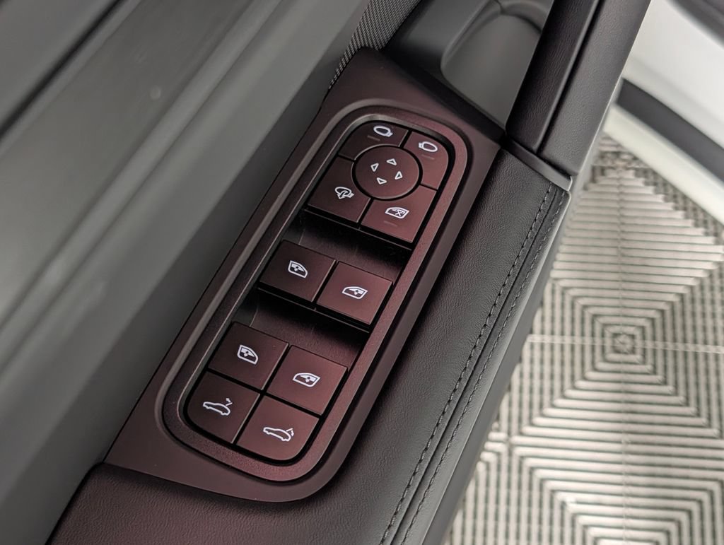 Certified 2025 Porsche Cayenne GTS AWD/4WD image 27