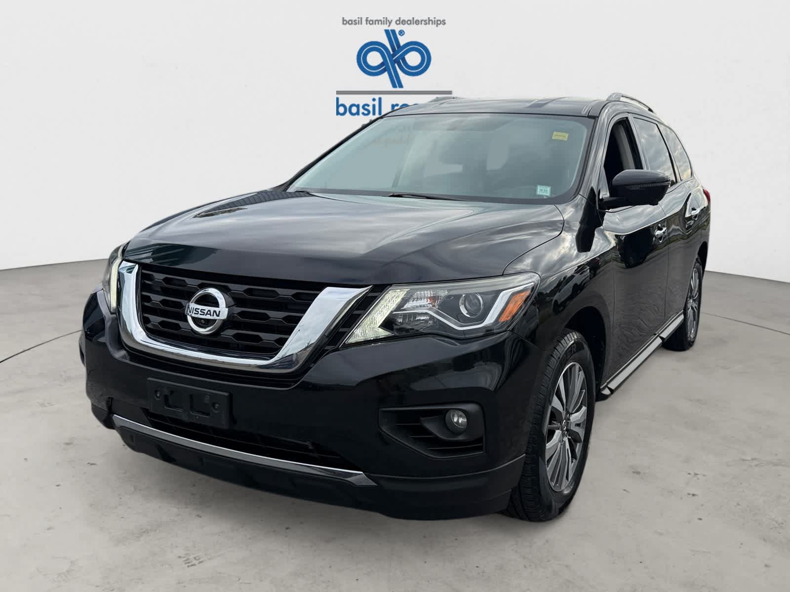 Used 2018 Nissan Pathfinder SL AWD/4WD image 2