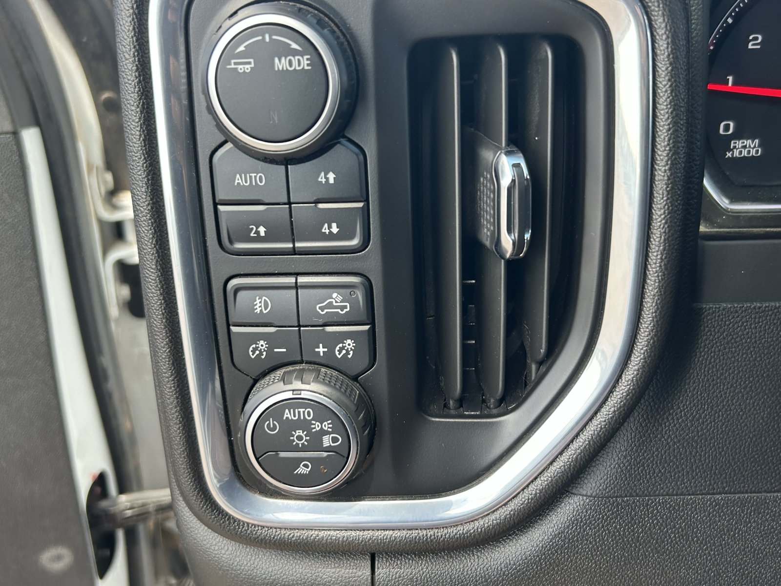 Certified 2023 Chevrolet Silverado 2500 LTZ w/ LTZ Convenience Package AWD/4WD image 32