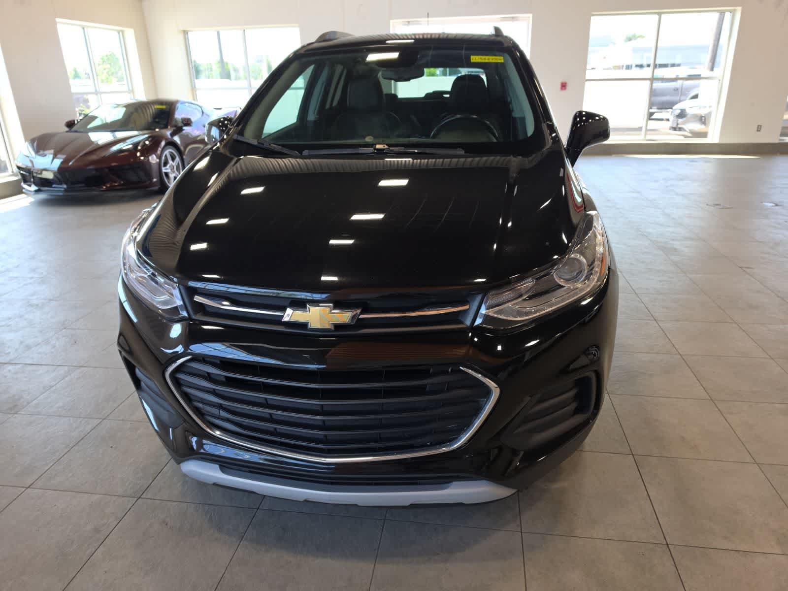 Used 2020 Chevrolet Trax LT w/ LT Convenience Package FWD image 3