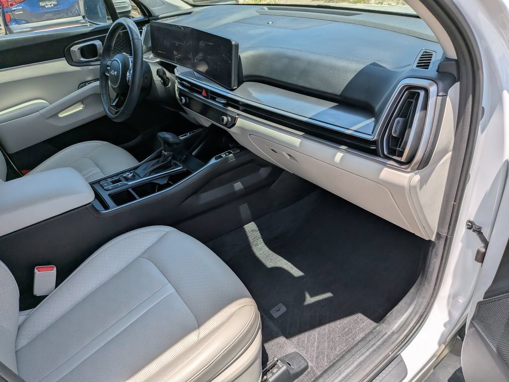 Certified 2024 Kia Sorento EX w/ Panoramic Sunroof Package FWD image 14