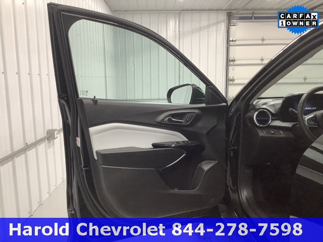Used 2025 Chevrolet Trax LT w/ LT Convenience Package image 14