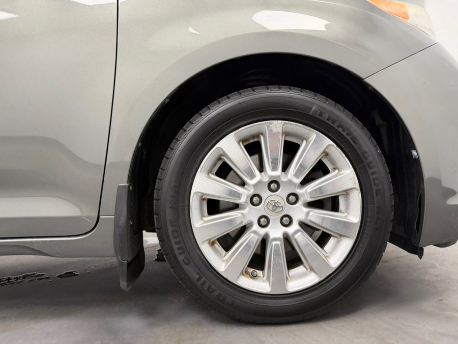 Used 2011 Toyota Sienna XLE w/ Premium Pkg AWD/4WD image 64