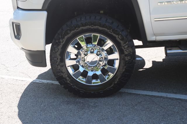 Used 2019 GMC Sierra 2500 Denali w/ Duramax Plus Package AWD/4WD image 26