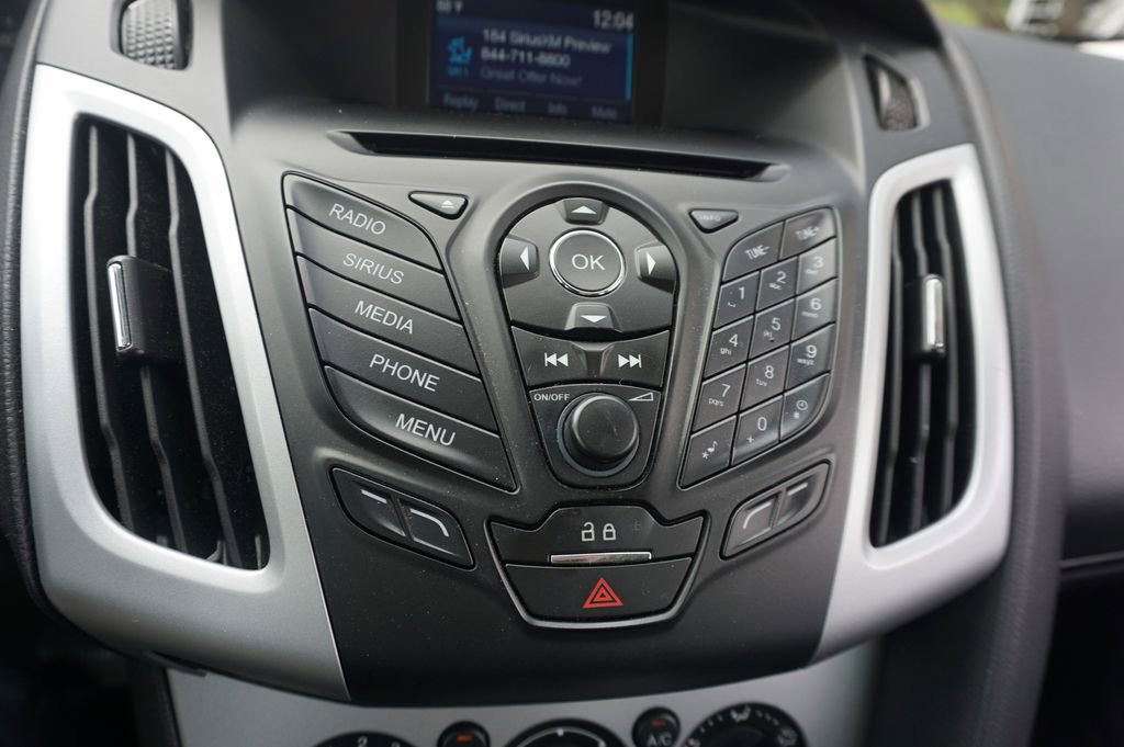 Used 2014 Ford Focus SE w/ Equipment Group 201A FWD image 10
