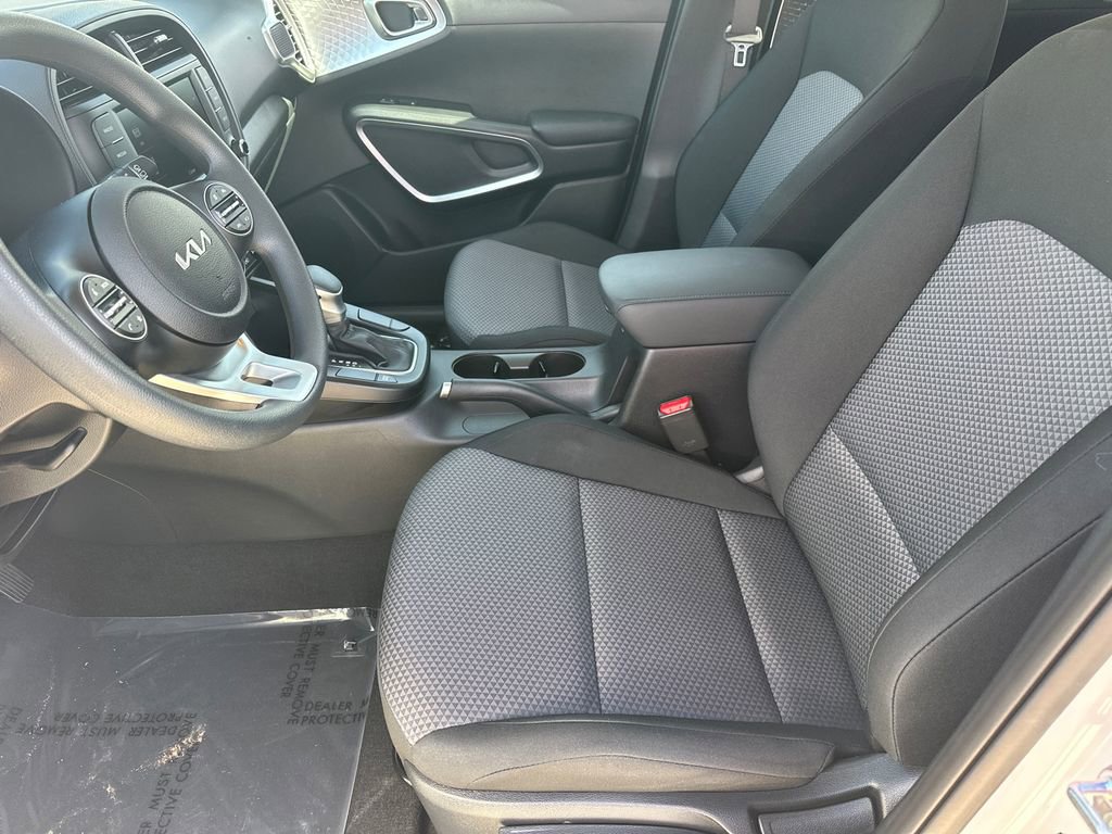 Used 2025 Kia Soul LX w/ LX Technology Package image 9