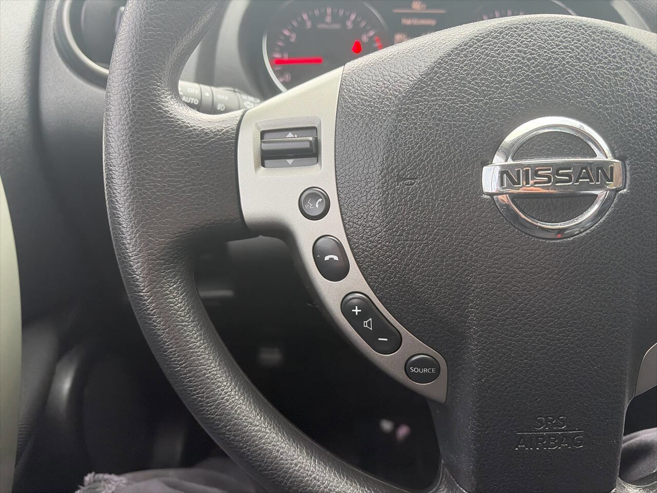 Used 2013 Nissan Rogue SV w/ Premium Pkg image 32