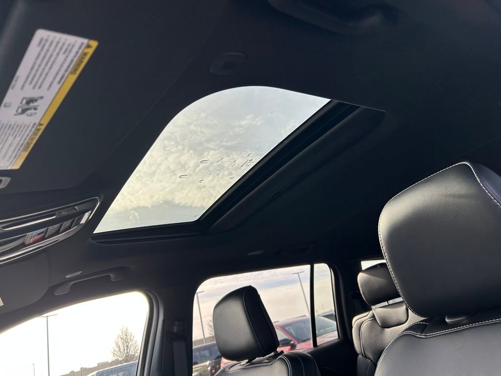 New 2025 Jeep Grand Cherokee L Altitude image 23