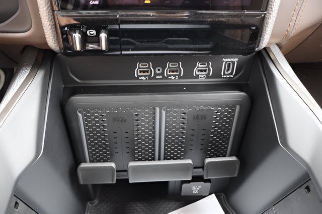 New 2026 RAM 3500 Limited AWD/4WD image 26