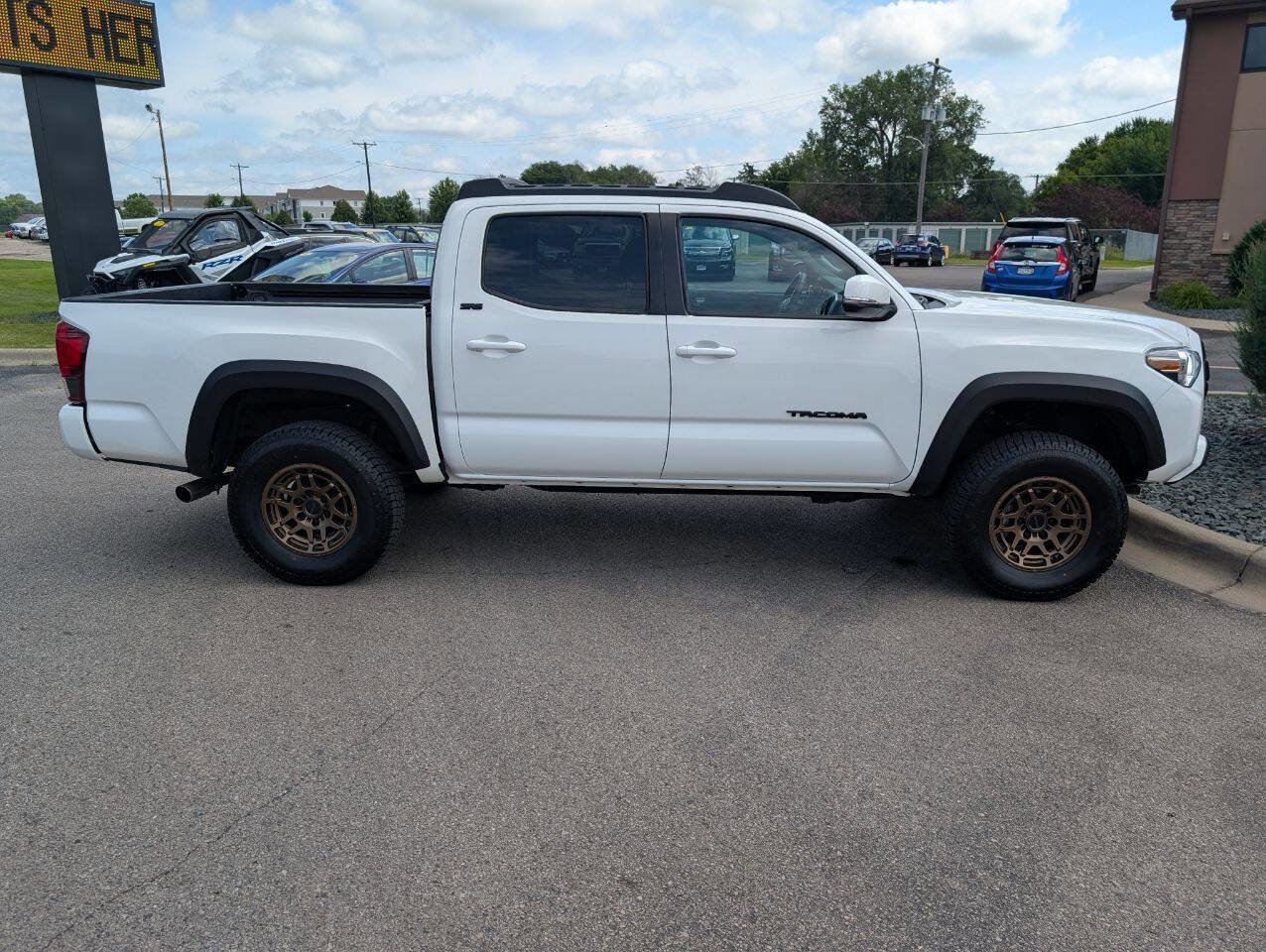 Used 2023 Toyota Tacoma 4x4 Double Cab w/ Trail Edition image 10
