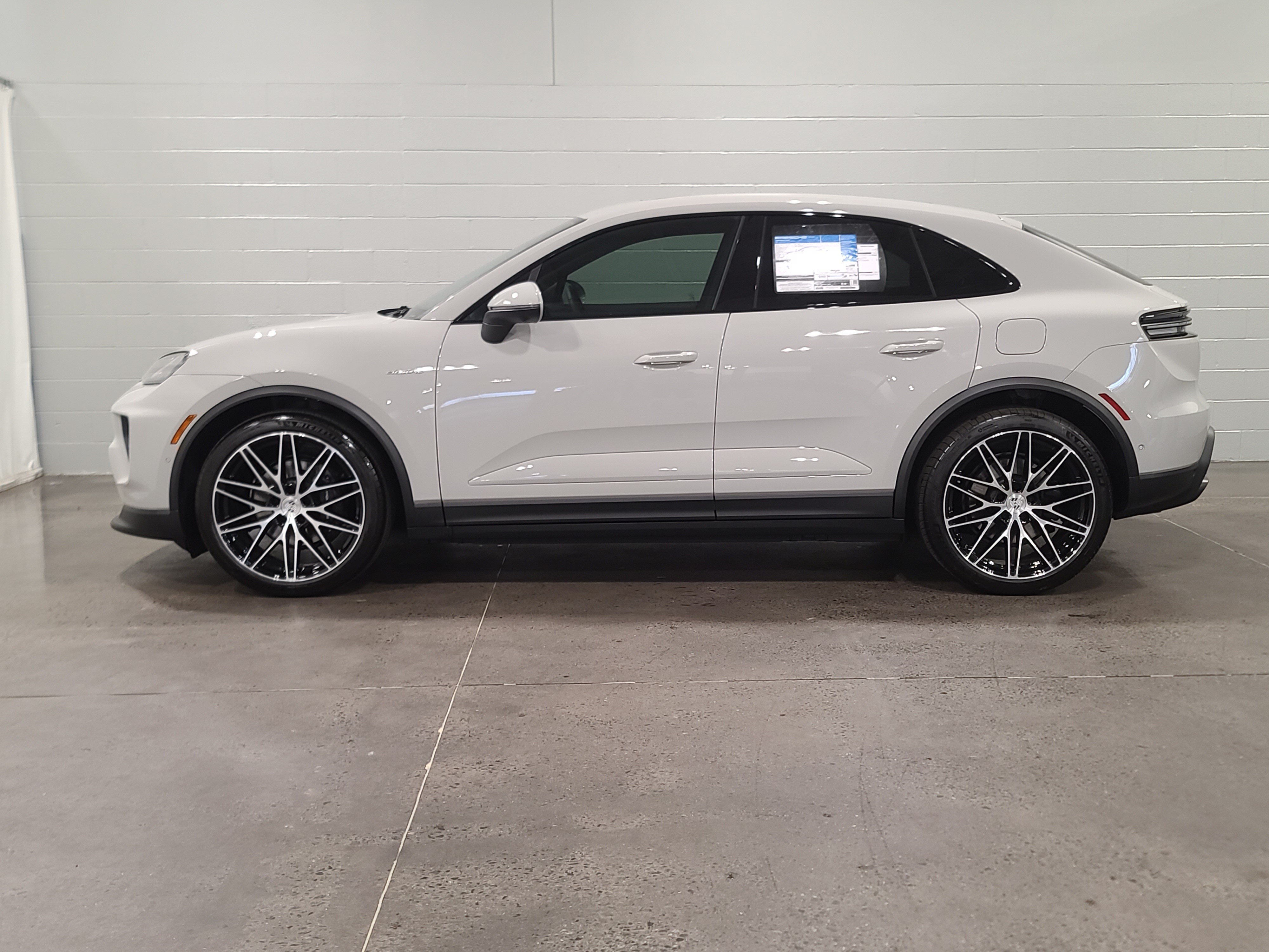 New 2026 Porsche Macan 4 Electric AWD/4WD image 2