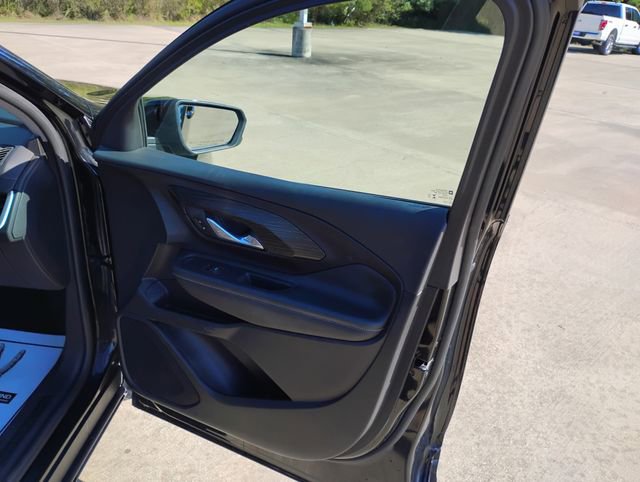 Used 2024 GMC Terrain SLT image 14