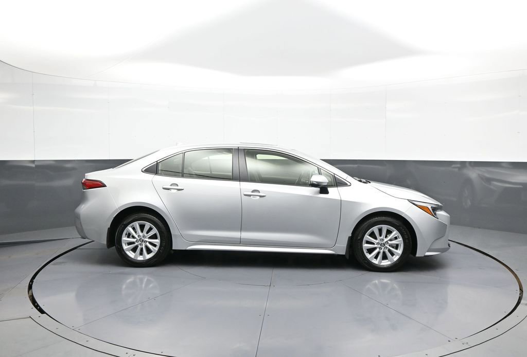 Certified 2025 Toyota Corolla XLE image 5