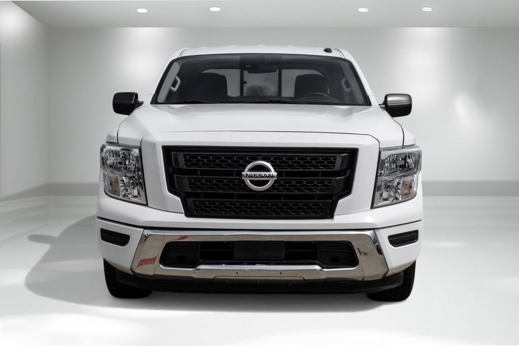 Used 2021 Nissan Titan SV image 4