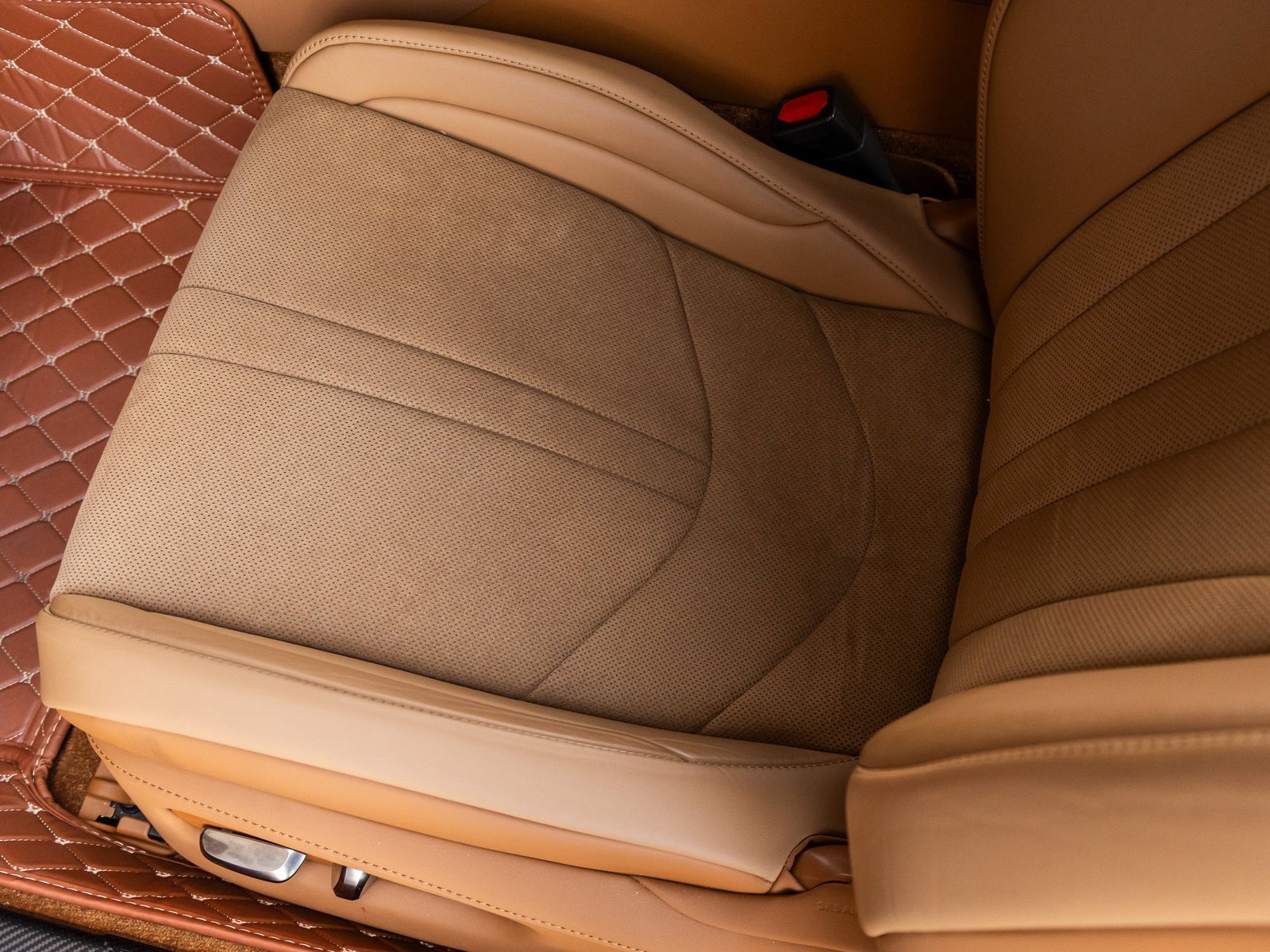 Used 2024 Lexus LC 500 Coupe w/ Performance Package image 26