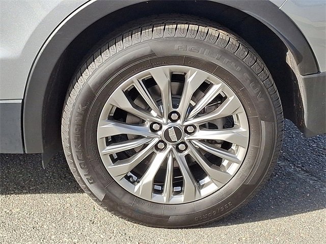 Used 2024 Cadillac XT4 Premium Luxury image 28