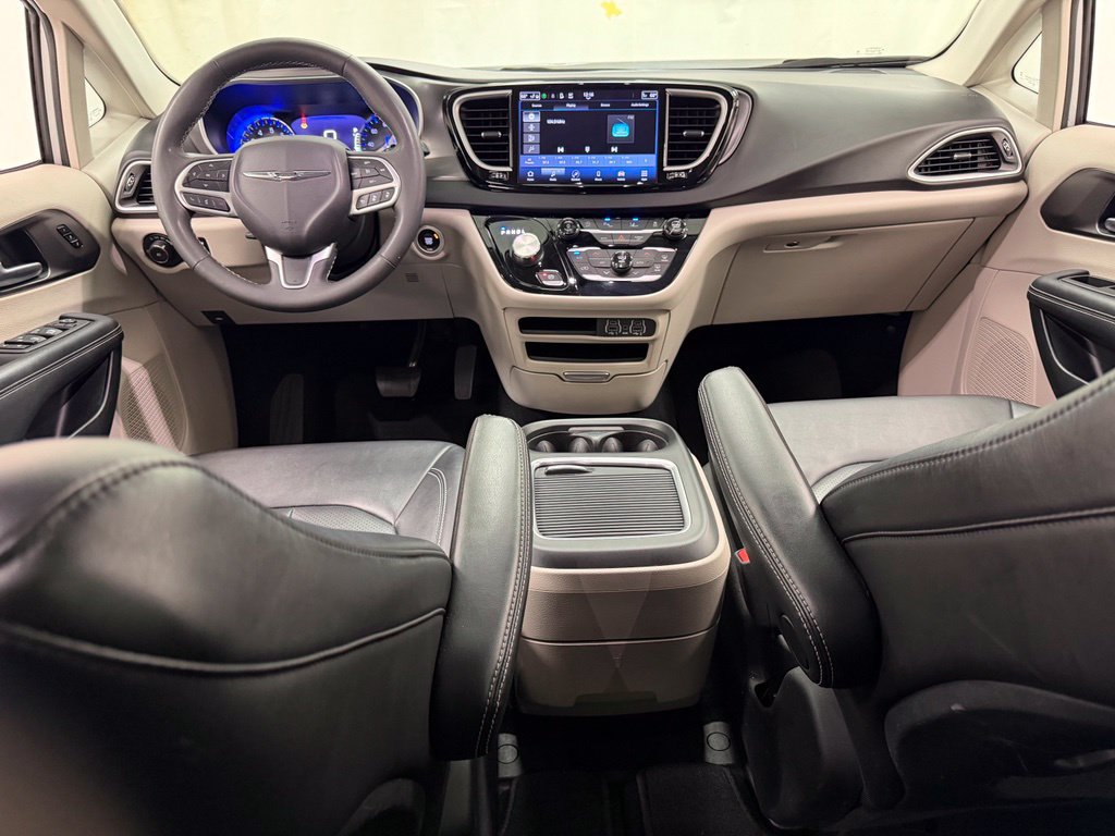 Used 2024 Chrysler Pacifica Touring-L FWD image 31
