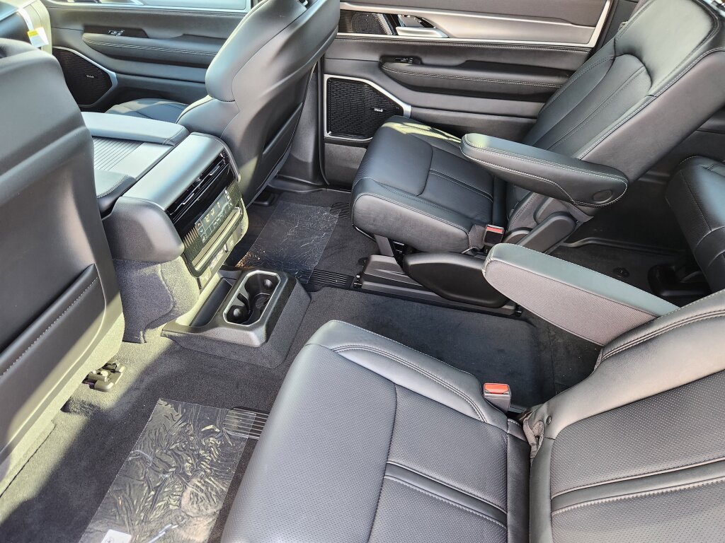 New 2026 Jeep Grand Wagoneer Limited w/ Premium Group II AWD/4WD image 9