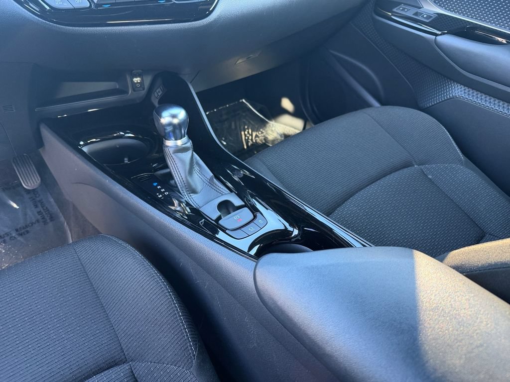 Used 2019 Toyota C-HR XLE FWD image 19