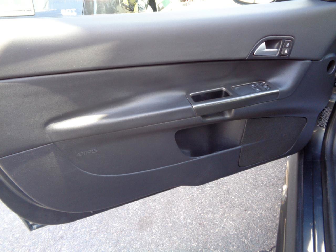 Used 2012 Volvo C30 T5 R-Design image 23