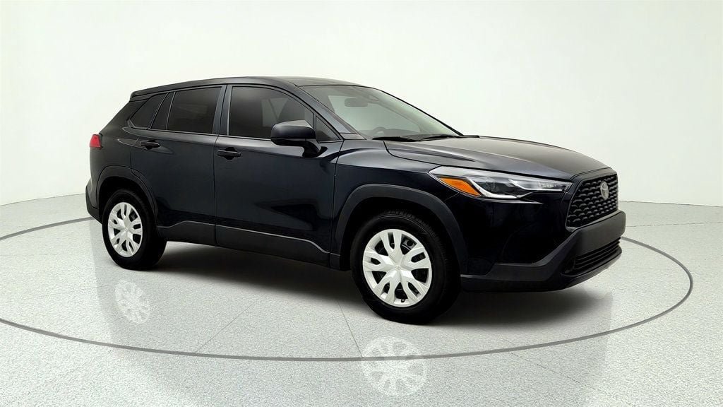 Used 2025 Toyota Corolla Cross L FWD image 3