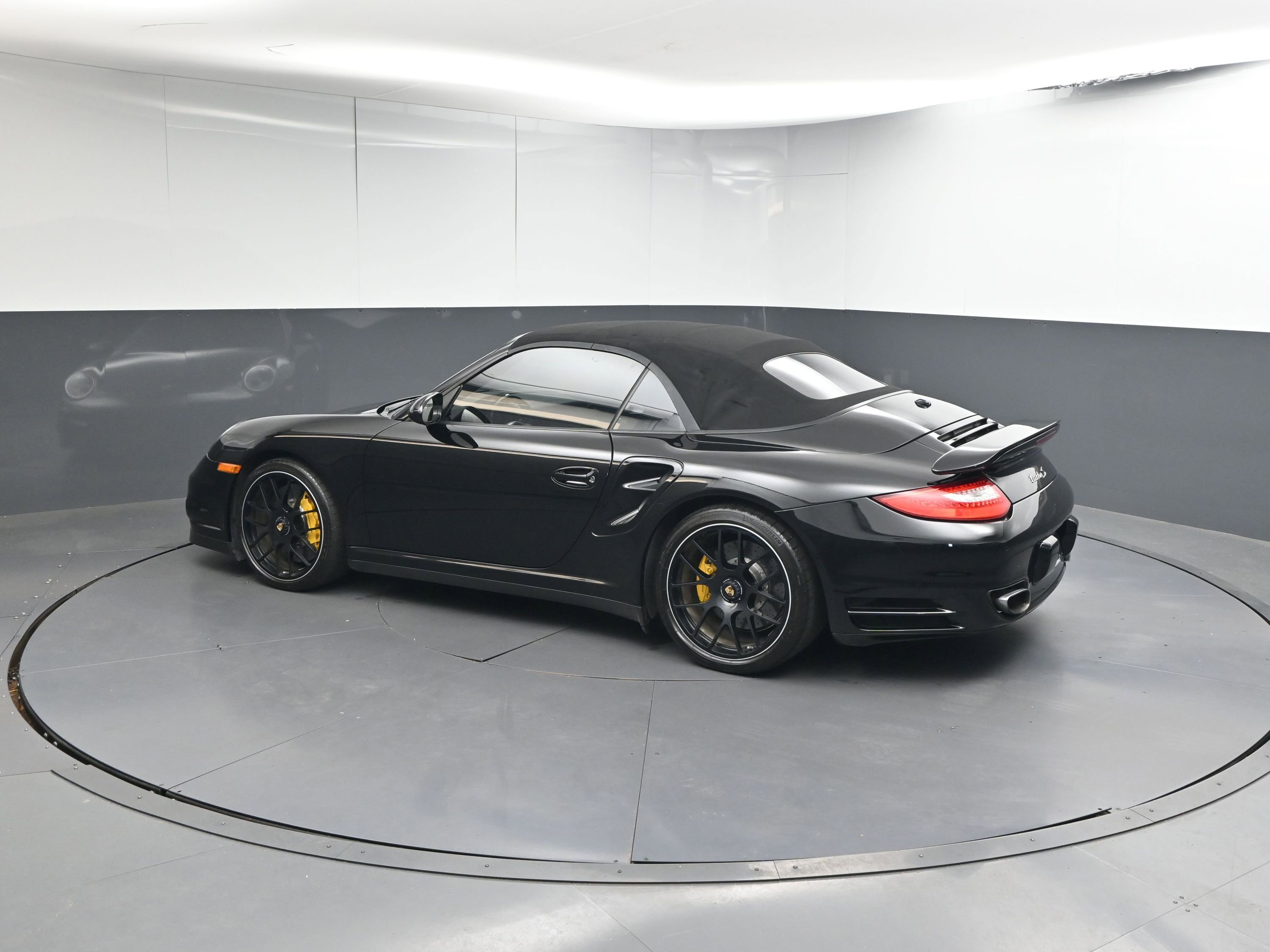Used 2011 Porsche 911 Turbo S image 3