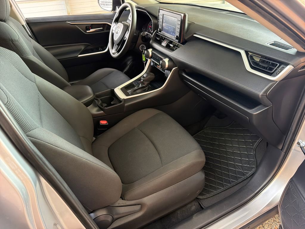 Used 2021 Toyota RAV4 LE image 25