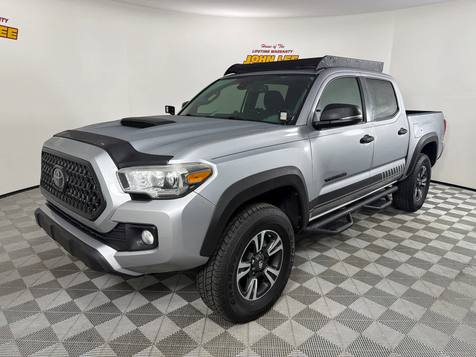 Used 2019 Toyota Tacoma TRD Sport image 1